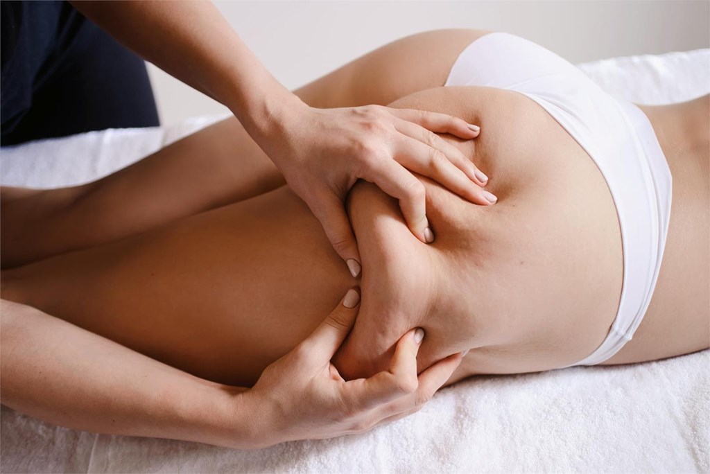 Los beneficios del masaje anticelulítico para reducir la grasa localizada