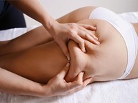 Los beneficios del masaje anticelulítico para reducir la grasa localizada